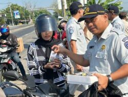 Himbauan Keselamatan Transportasi,  Jasa Raharja & Polres Ngawi Aksi Simpatik Kolaborasi Beri Pesan ke Masyarakat Bahaya Laka Lantas