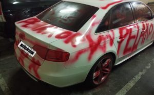 Duh Audi Putih Kena Tulisan Pylox ‘Pelakor’