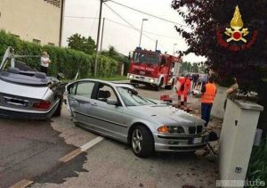 Tragis, BMW Seri 3 Terbelah Jadi 2