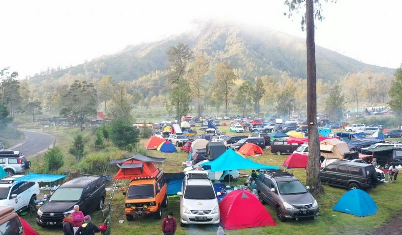 Camper Van Jelajahi Banyuwangi Kemah Seru Dekat Mobil