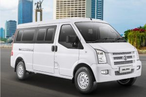Baru Dikenalkan Minibus DFSK Gelora Terinden di Surabaya
