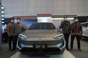 Surabaya Perdana Kehadiran DFSK Seres SF5 di Indonesia