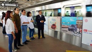 Daihatsu Sapa Penumpang MRT di Stasiun Cipete Raya