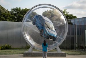 Peugeot 408 Terperangkap Gelembung The Sphere Bebas Gravitasi