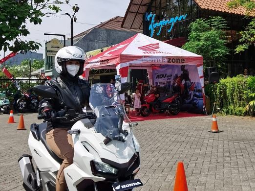 Warga Surabaya Antusias Test ‘Balistik’ New Honda ADV160, Apaan Tuh?