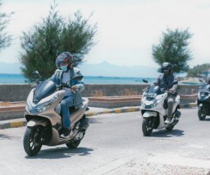 Riders Kupang Sunmori Honda PCX Sambil Bakti Sosial
