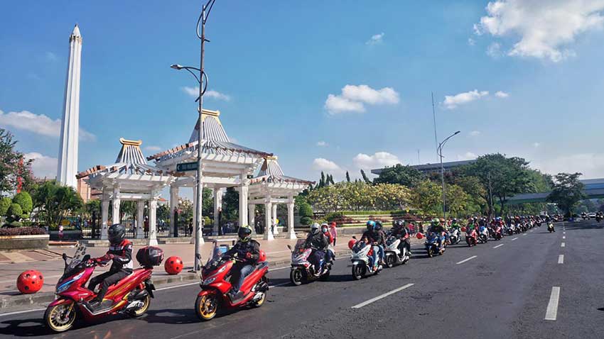 Komunitas PCX Touring Kunjungi Historikal Surabaya