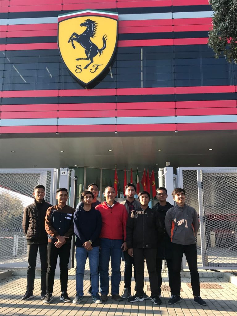 Tim ITS Sapuangin Kunjungi Markas Ferrari Italia