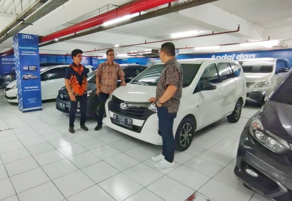 OTO.COM BG Junction Jadi Sentra Penjualan Mobil Bekas Surabaya