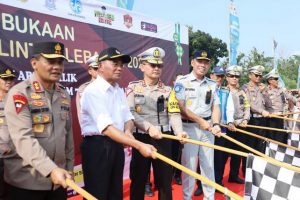Menko PMK, Kakorlantas Polri & Dirut Jasa Raharja Gelar Pelepasan Mudik Balik One Way di Gerbang Tol Kalikangkung