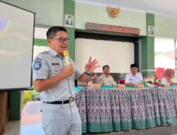 Dorong Perilaku Patuh Pajak dan Lalu Lintas, Tim Samsat Sosialisasi di Kec Takeran Magetan