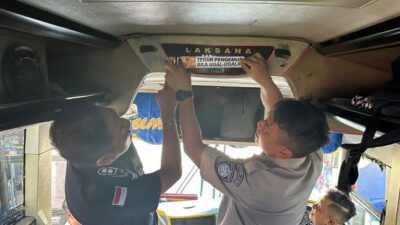 Kecelakaan Tinggi, Jasa Raharja & Dishub Ngawi Pasang Sticker di Bus
