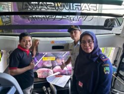 Sticker Himbauan Keselamatan Jasa Raharja Tertempel di Bus PO Sudiro Tungga Jaya