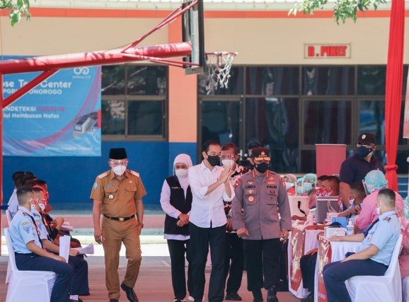 Jokowi Forkopimda Jatim Cek Vaksinasi di Ponorogo