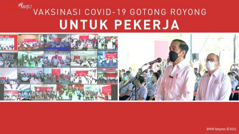 Jokowi Pantau Karyawan Grup Astra Suntik Vaksin