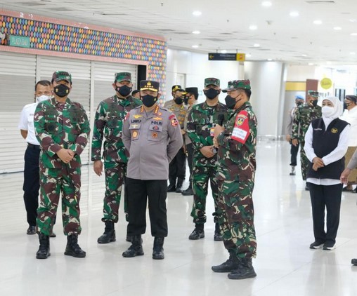 Panglima TNI, Kapolri & KSAL cek Serbuan Vaksinasi Terminal 2 Juanda