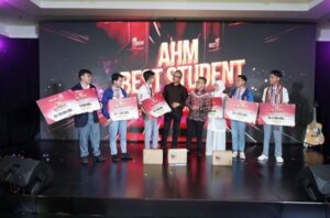 Berbekal Invensi Penjernih Air Tenaga Surya, Wakil MPM Honda Jatim Juara AHM Best Student 2023