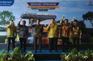 Era Euro 4 Mitsubishi Fuso Agresif Resmikan Diler & Truck Center di Lampung