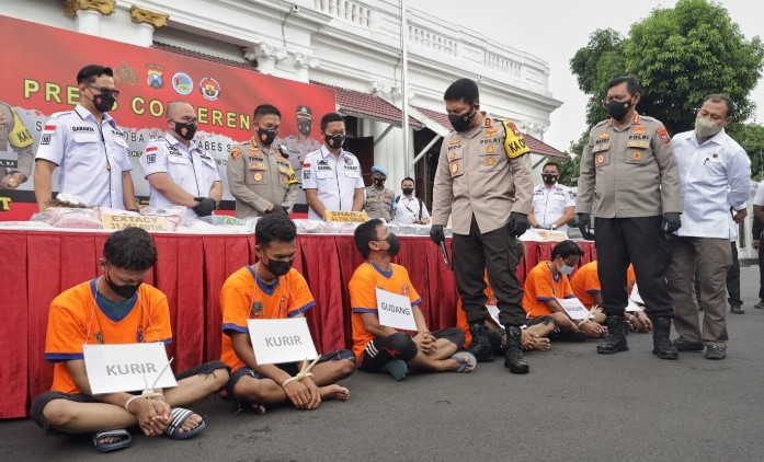 Sat Resnarkoba Polrestabes Surabaya Bekuk Jaringan Narkoba di Jatim