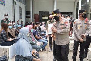 Kapolda Jatim Cek Vaksinasi NUIS Pakis Kabupaten Malang