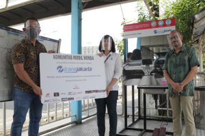 Komunitas Mobil Honda Sumbang Fasilitas Cuci Tangan Halte Transjakarta