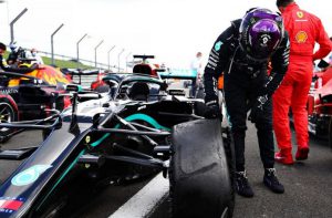 Lewis Hamilton Juara F1 GP Silverstone Meski Ban Pecah