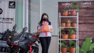 MPM Honda Jatim Bagikan Ribuan Tanaman ke Konsumen Honda