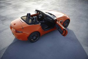 Sambut 30 Tahun Mazda Hadirkan MX-5 Orange