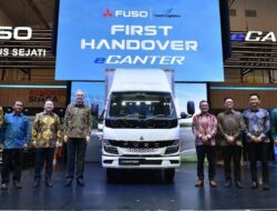 Serah Terima Fuso eCanter ke PT Yusen Logistic Indonesia