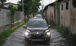 Mitsubishi Bagi Tips Aman Lewati Genangan di Musim Hujan