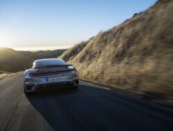 Porsche Rayakan 911 Turbo 50 Years