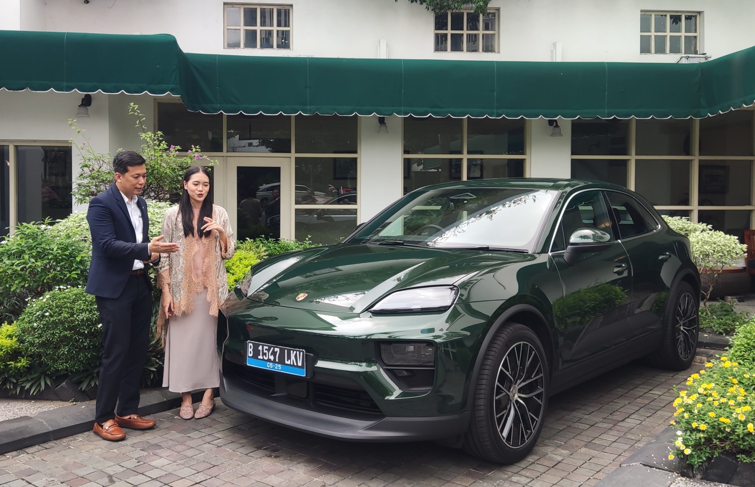Porsche Macan 4 EV Surabaya