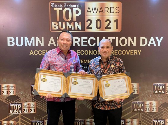 Rivan A Purwantono dan Myland, Dirut dan Dirkeu  Jasa Raharja Raih Penghargaan TOP BUMN Awards 2021