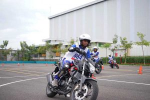 MPM Latih Komunitas Makin Piawai Safety Riding