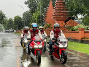 MPM Honda Jatim & Bikers CBR250RR Surabaya Satmori Berbagi Peralatan Bengkel Ke Difabel