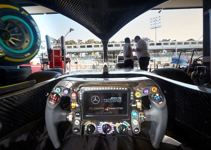 Lewis Hamilton Layak Dapat Royalti Desain Setir F1