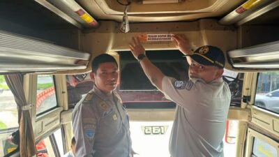 Jasa Raharja & Dishub Ngawi Sosialisasi Keselamatan Transportasi Cegah Laka Lantas Via Stricker Himbauan Keselamatan