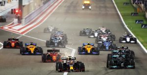 Lewis Hamilton Mercedes-Benz Juara Seri I F1 Bahrain