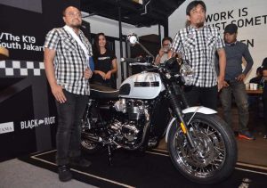 Motor Triumph Bonneville T120 Seharga Pajero Sport Hadir