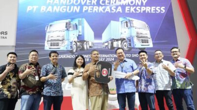 Unggul Tangani Logistik, UD Trucks & Astra UD Trucks Serahkan Armada Baru