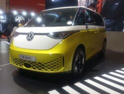 Anak Buyut VW Kombi ID. Buzz Tampil Lebih Menyetrum!