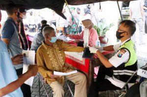 Polres Jombang Gelar Vaksinasi di Mapolsek Perak