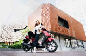 Wanita Karir Ini Pilih Yamaha Gear125 Jadi Solusi Mobilitasnya