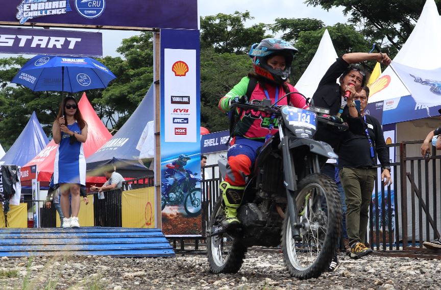 Wanita Tampil Beda Bersama WR155R bLU cRU Yamaha Enduro Challenge