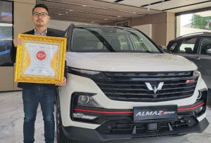 Wuling Almaz RS Raih Indonesia Digital Popular Brand Award 2022