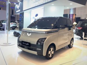 Mobil Listik Termurah Wuling EV Sehari di IIMS Surabaya 2022