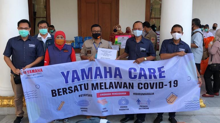 Lawan Covid-19 Yamaha Serahkan Bantuan APD ke Pemprov Jatim