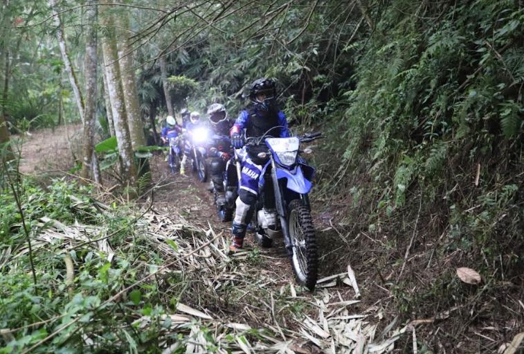 Libur Balap Doni Tata Ngabuburit Yamaha WR155R Explore Merapi