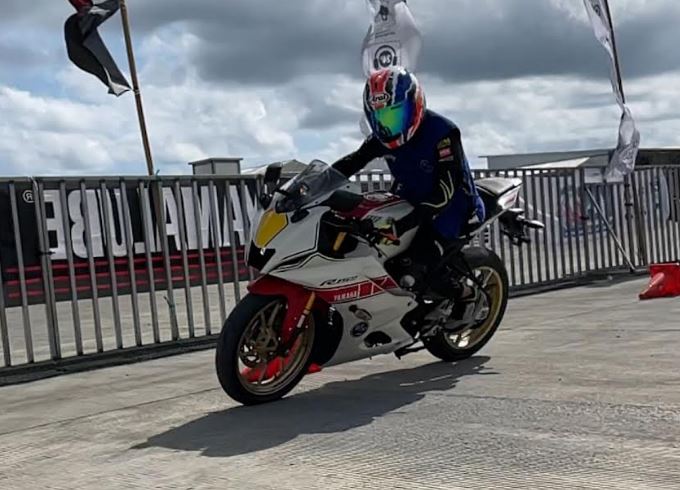 Bikers Yamaha R15 Connected 