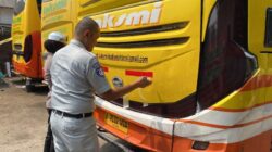 Upayakan Peningkatan Keselamatan Transportasi  Armada Bus, Jasa Raharja Pasang Sticker Reflektor